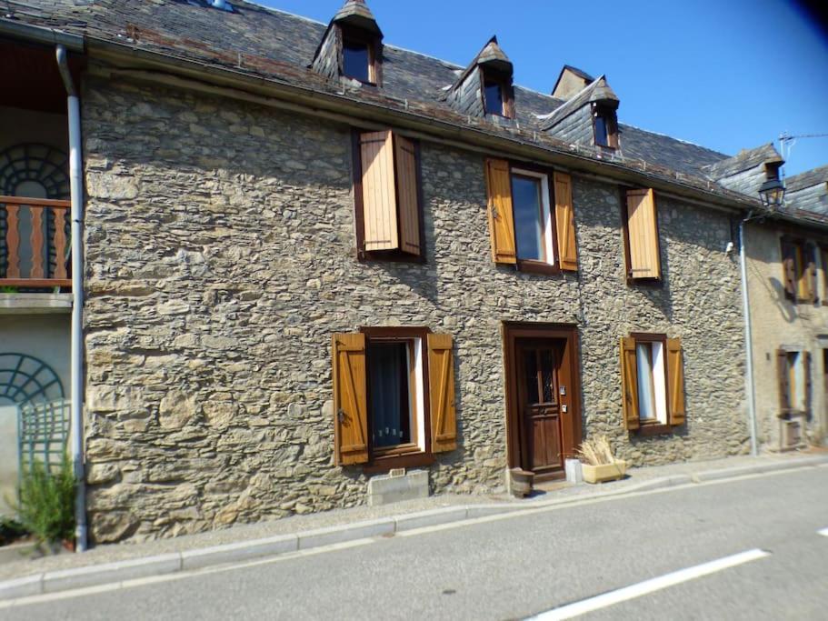 Maison Familiale Pour 8 Saint-Aventin Esterno foto