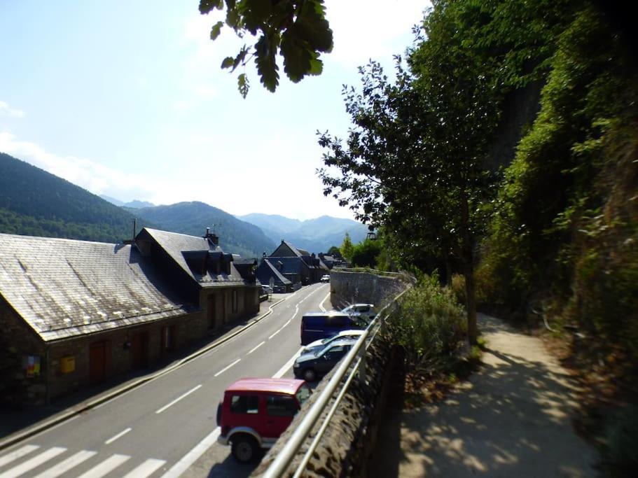 Maison Familiale Pour 8 Saint-Aventin Esterno foto