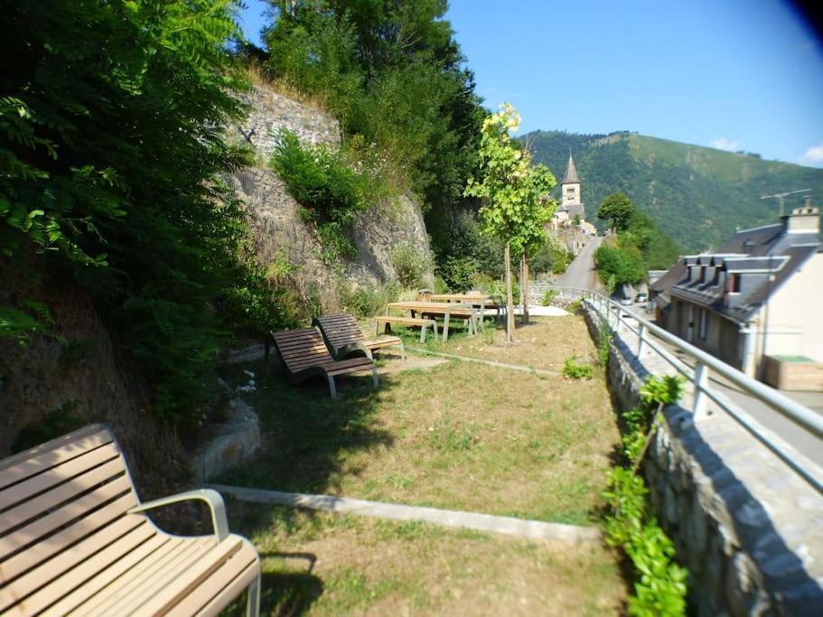 Maison Familiale Pour 8 Saint-Aventin Esterno foto