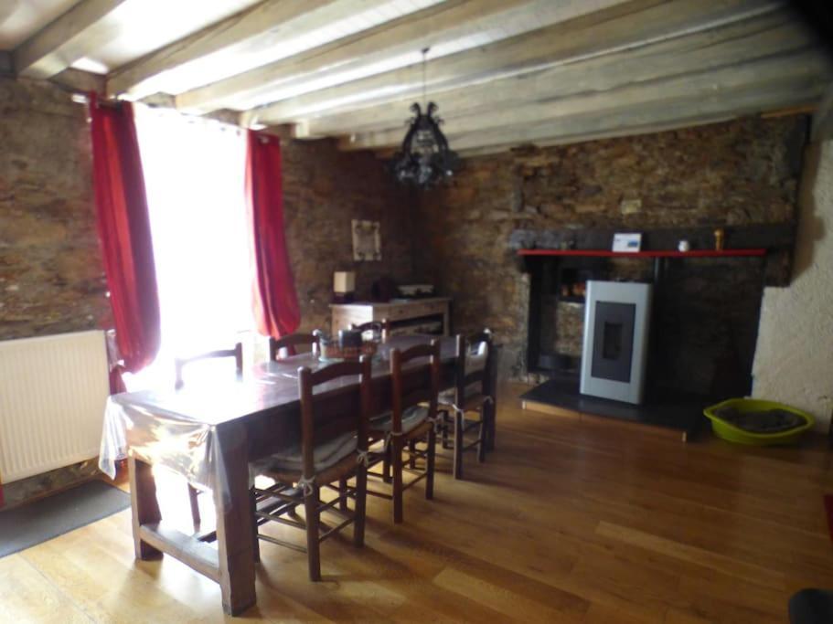 Maison Familiale Pour 8 Saint-Aventin Esterno foto