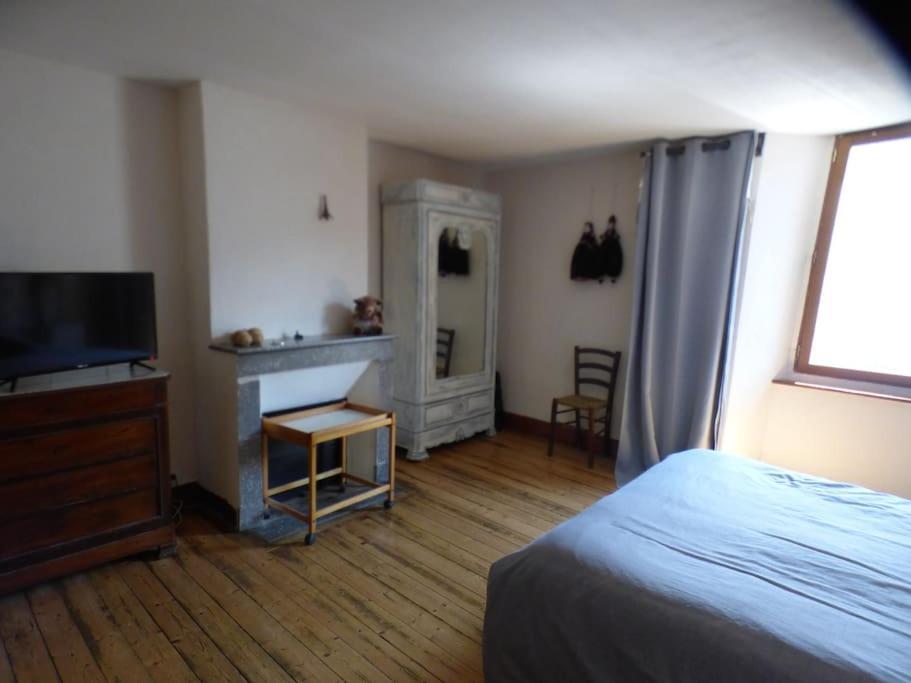 Maison Familiale Pour 8 Saint-Aventin Esterno foto