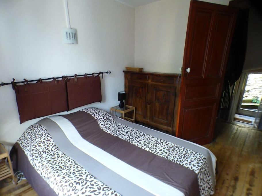 Maison Familiale Pour 8 Saint-Aventin Esterno foto