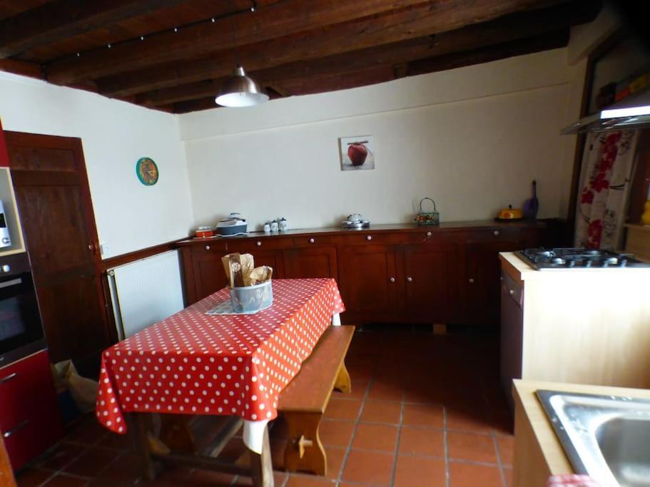 Maison Familiale Pour 8 Saint-Aventin Esterno foto
