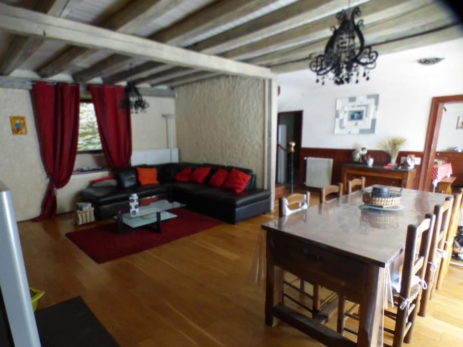 Maison Familiale Pour 8 Saint-Aventin Esterno foto