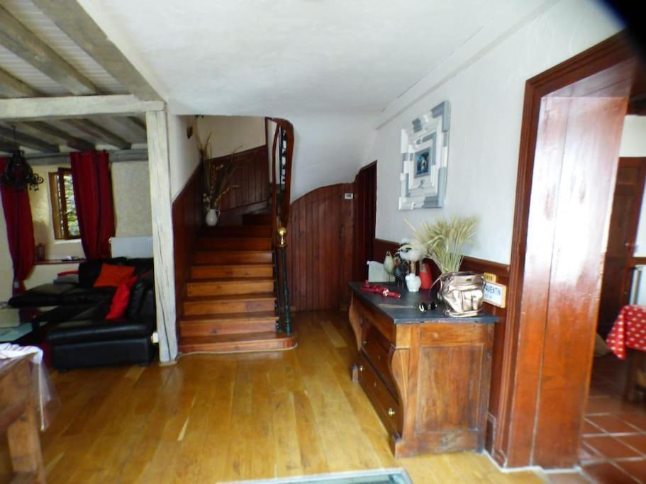 Maison Familiale Pour 8 Saint-Aventin Esterno foto