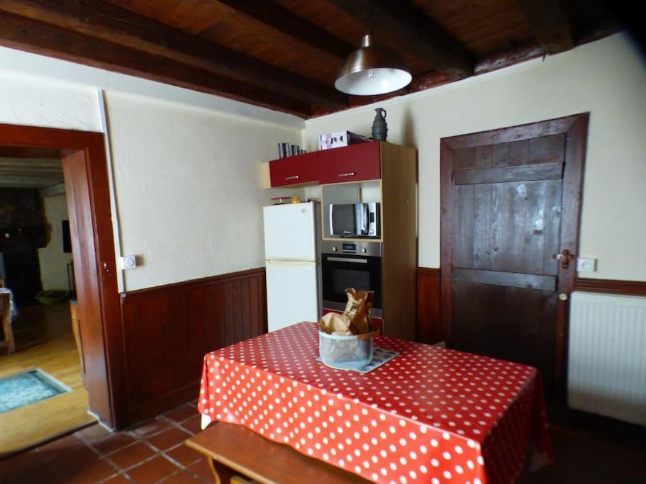 Maison Familiale Pour 8 Saint-Aventin Esterno foto