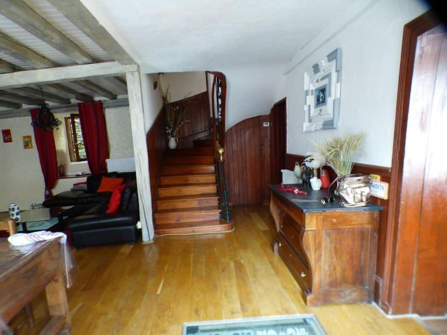 Maison Familiale Pour 8 Saint-Aventin Esterno foto