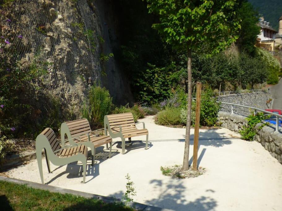 Maison Familiale Pour 8 Saint-Aventin Esterno foto