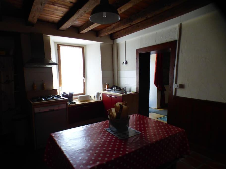 Maison Familiale Pour 8 Saint-Aventin Esterno foto